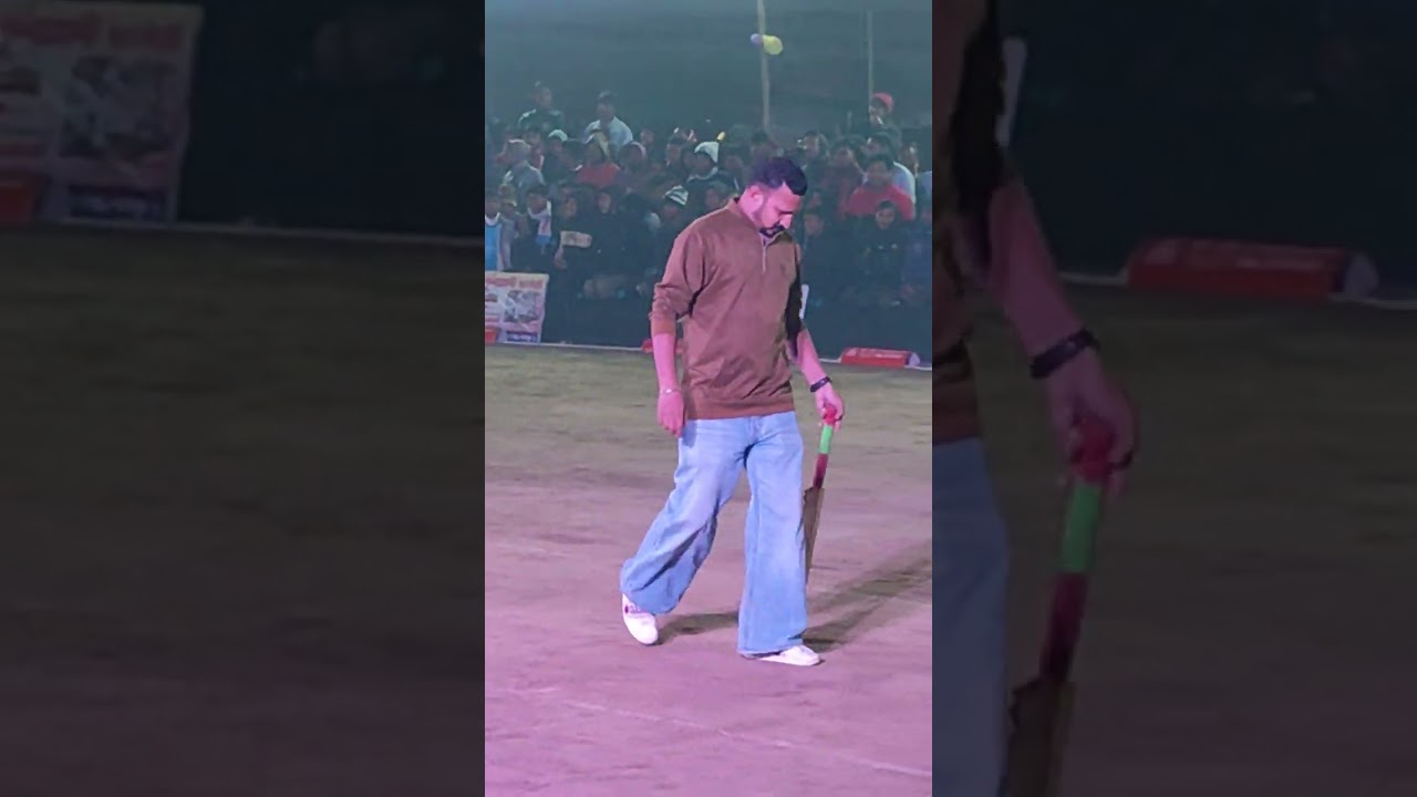 জাতীয় দলের খেলোয়াড় গ্রামের সাধারণ ক্সিজে নাসির হোসেনের ক্রিকেট খেলা দেখার আমন্ত্রণ। 