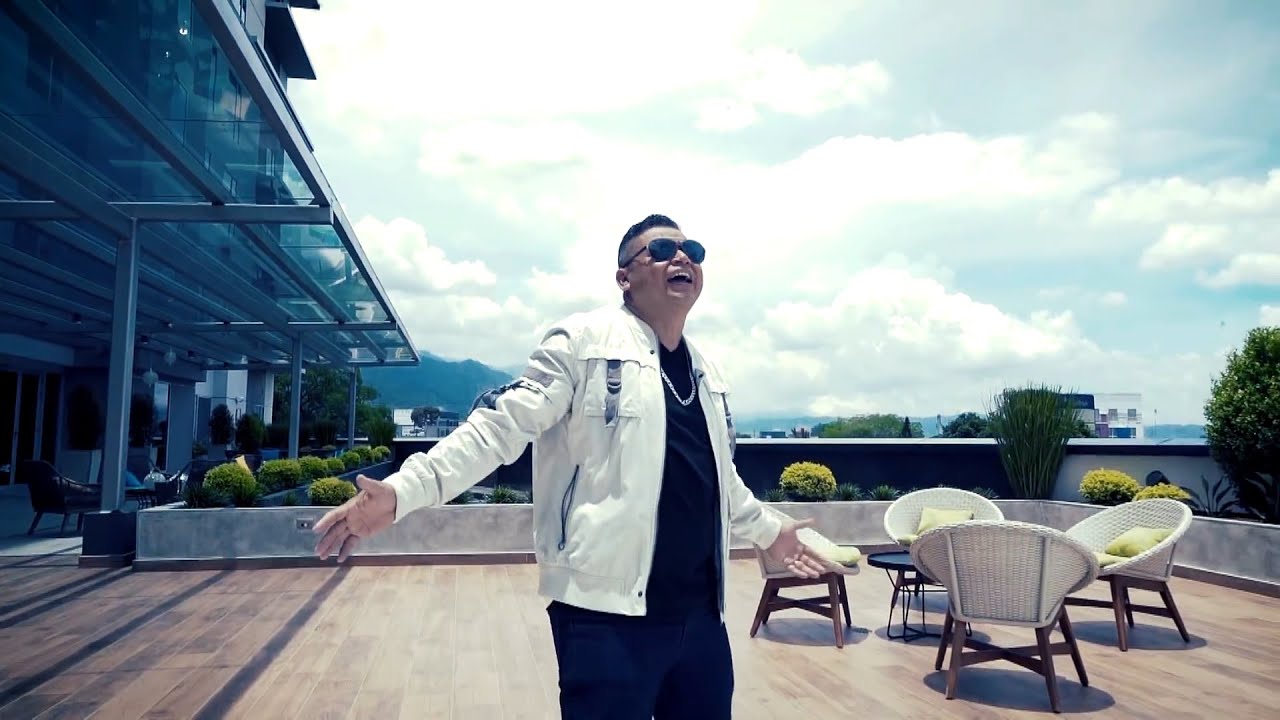 King Frank 'El Travi' - 12 Rosas (Cover)