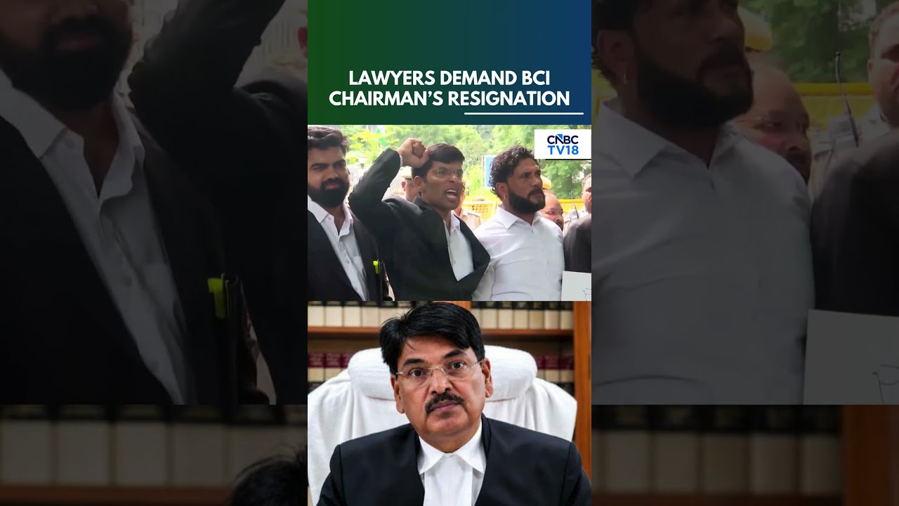 Lawyers Protest Outside BCI Office, Demand Chairman Manan Mishra's Resignation Amid NALSAR Row |N18S