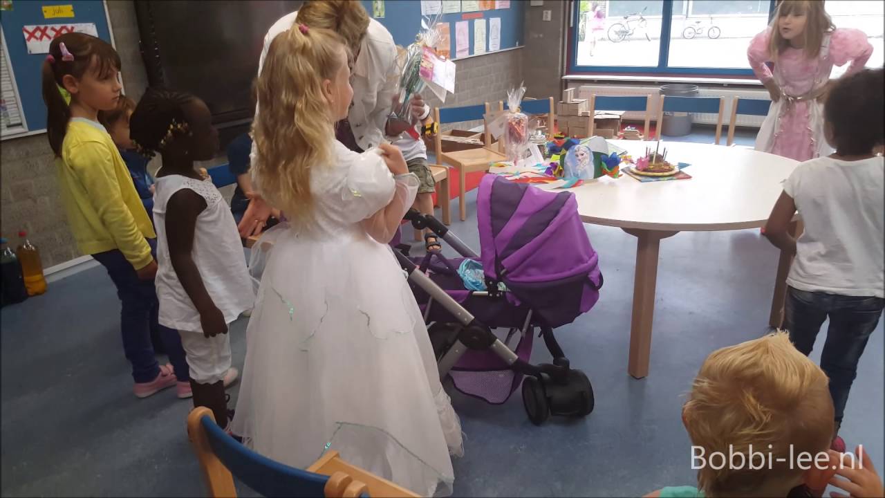 Hoera, ik ben jarig vandaag en ben 6 jaar geworden. En het is de laatste schooldag. #657-A