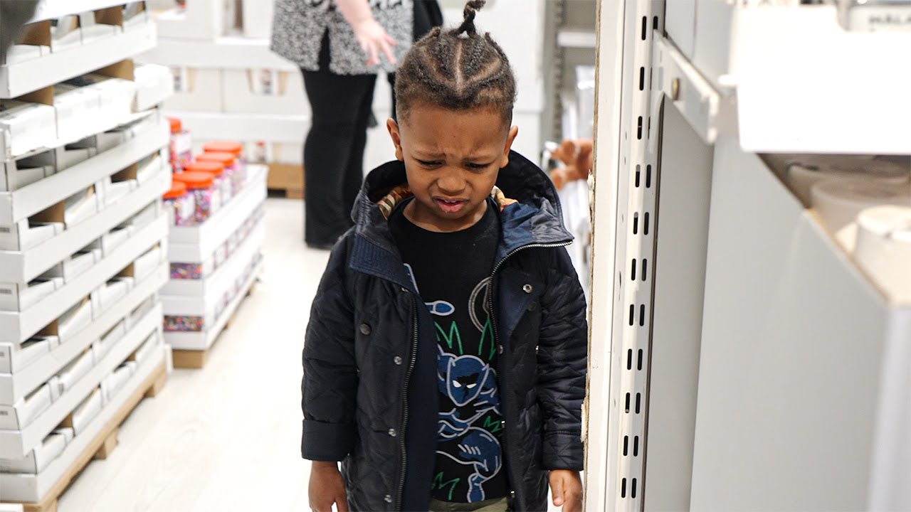 THIAGO WAS NAUGHTY WHILST SHOPPING!