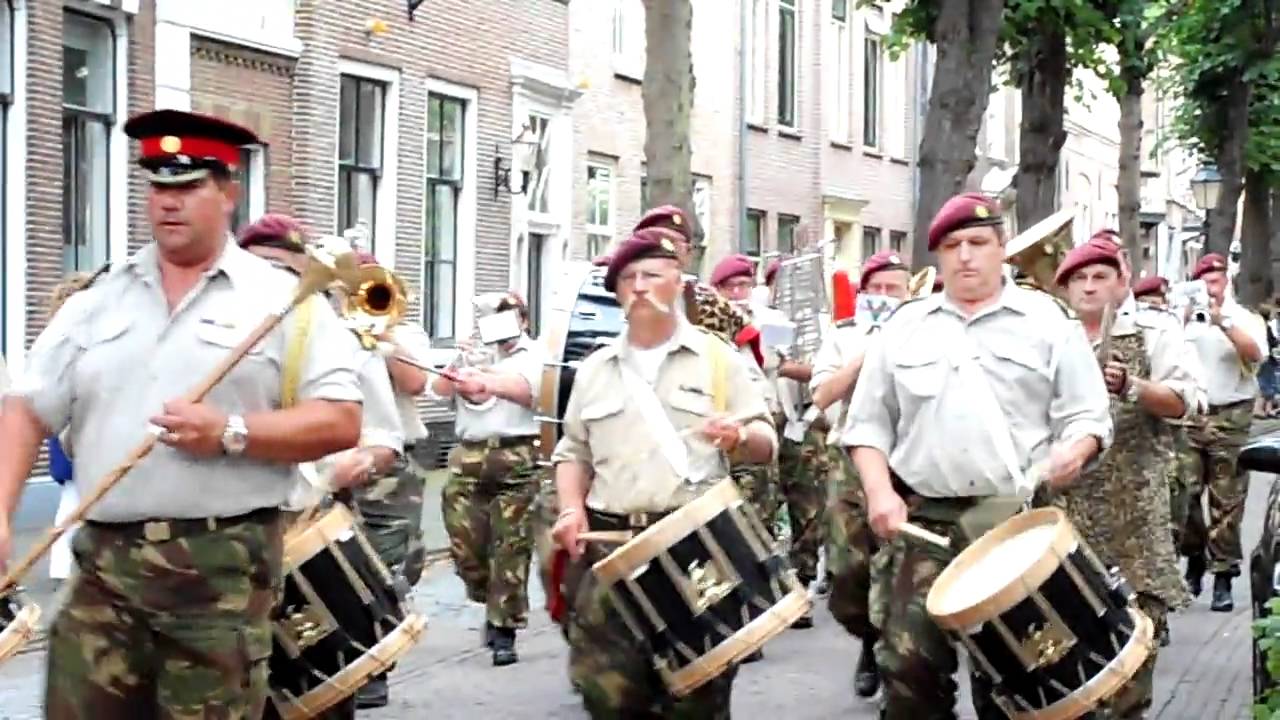 Rijnsburgs bloemencorso 2010 voorstraat Noordwijk band of liberation
