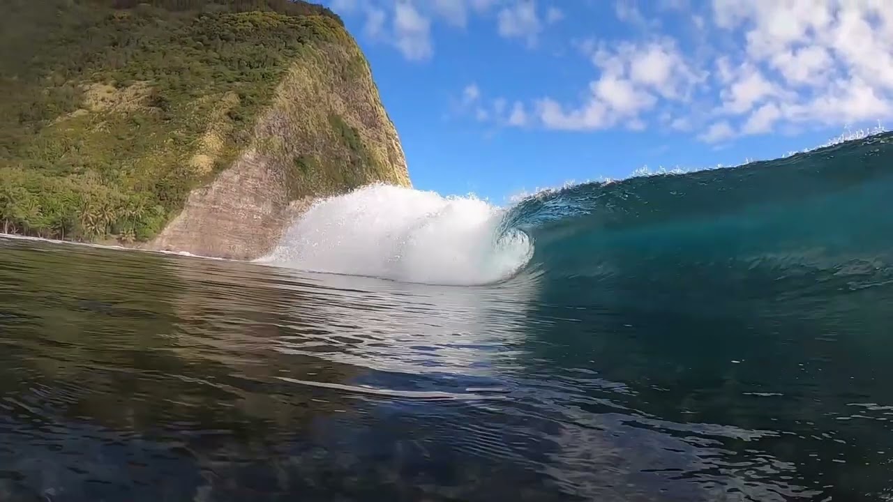 Waipio Valley. Body Surfing.