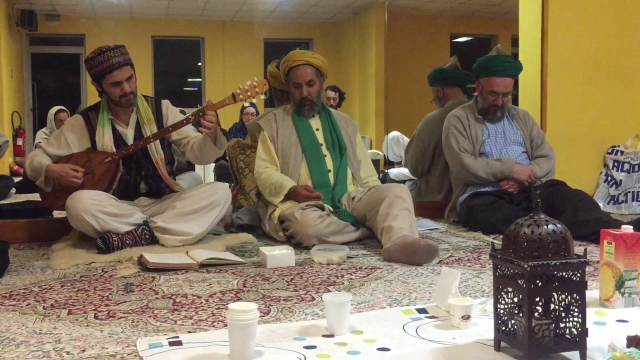 Dernière soirée Soufie de Ramadân, après le Dhikr , Enris Qinami offre un dernier chant soufi