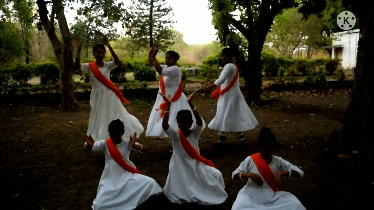 maharashtra din                             new commers learning new language of kathak