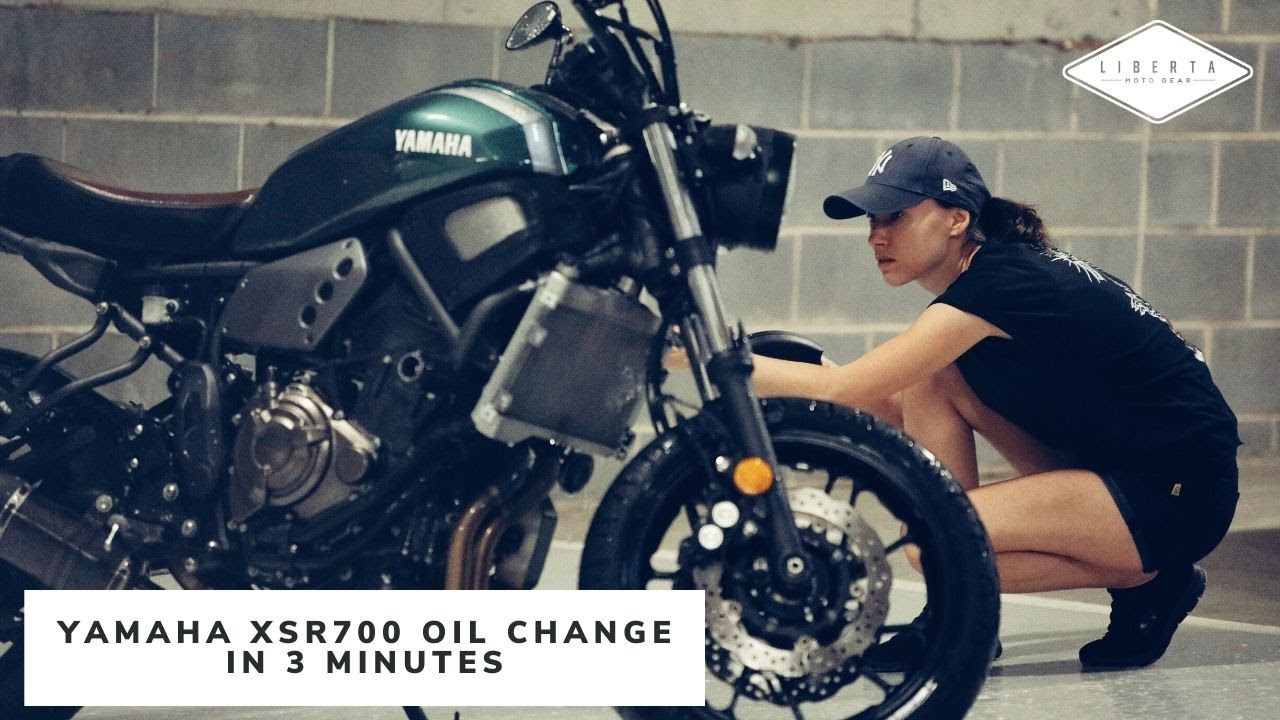 Yamaha XSR700 Oil Change in 3 minutes