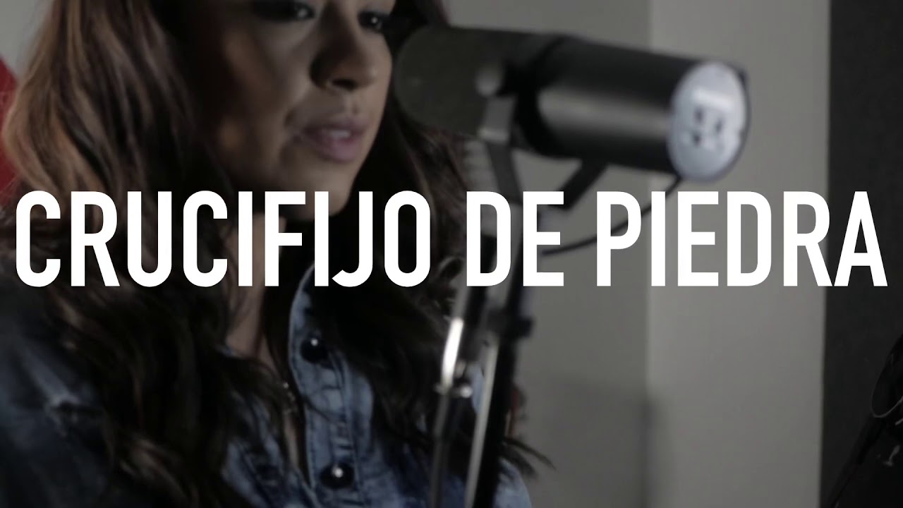 Alicia C - El Crucifijo de Piedra