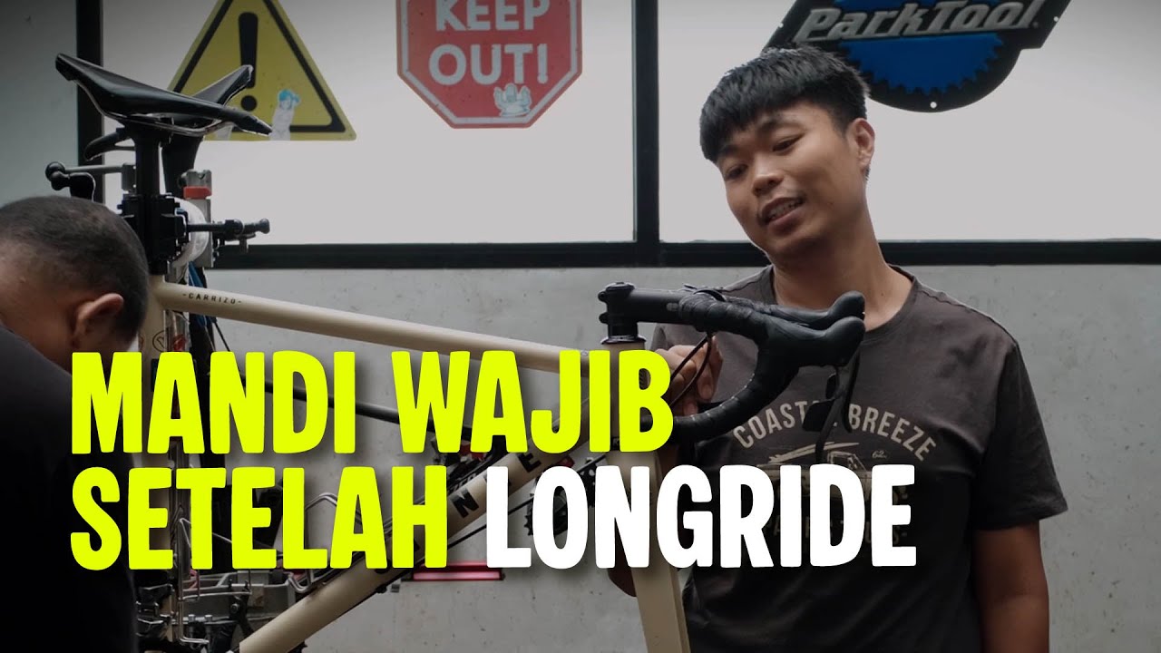 Katanya cinta itu menerima apa adanya. Tapi maaf, sepeda tetap harus kinclong. #monkeycycle