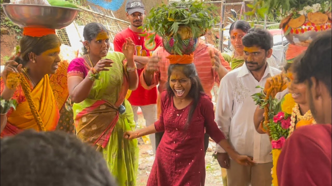Sri Suryagiri Yellamma thalli Sigam | Ammavari ki   Shiva Shaktula Bonalu & Sigalu