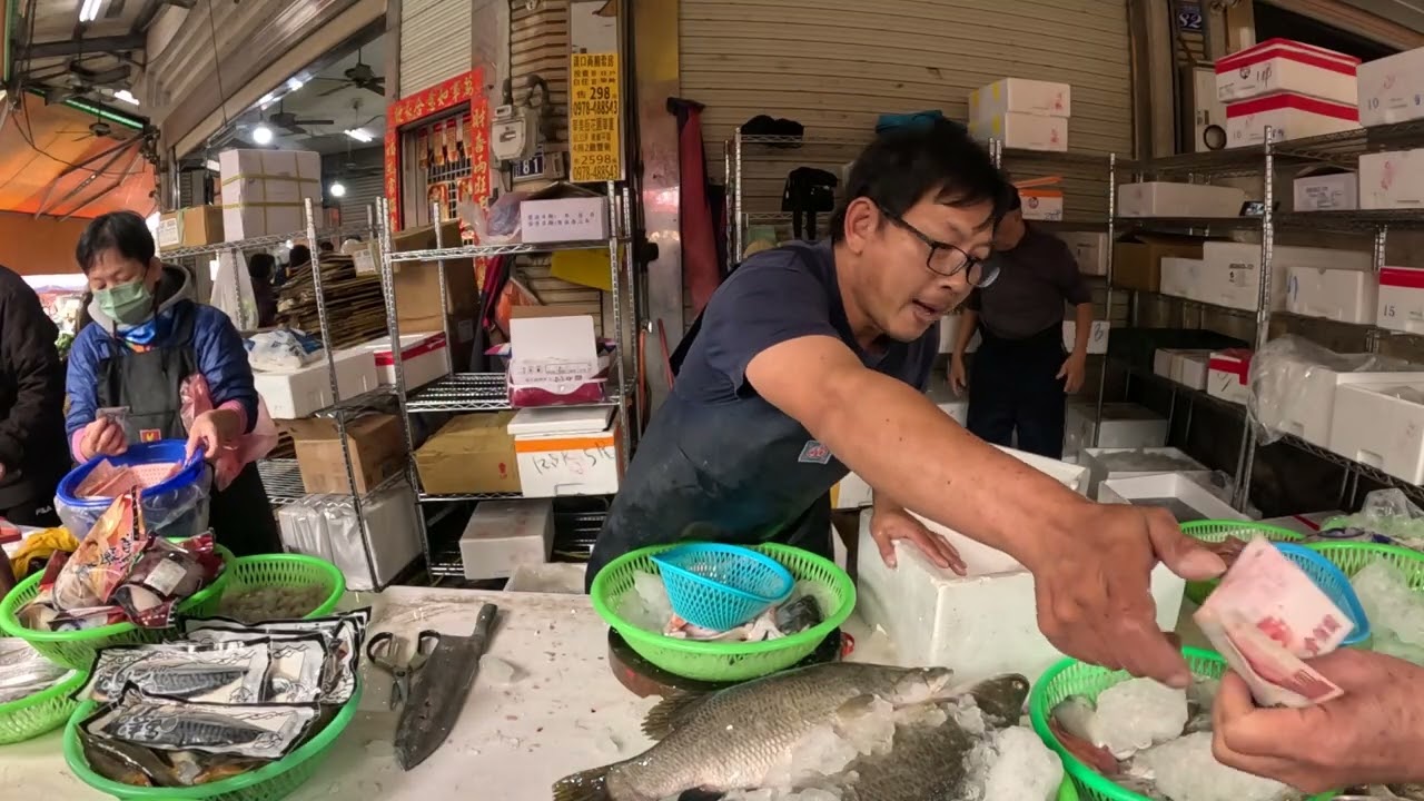 小季海鮮叫賣週六日：台中市北區柳川西路四段82號