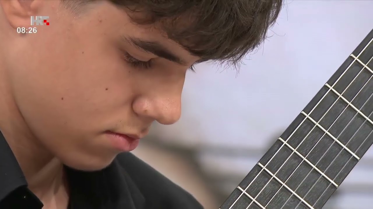 Miro Domazet performs Marek Pasieczny's 