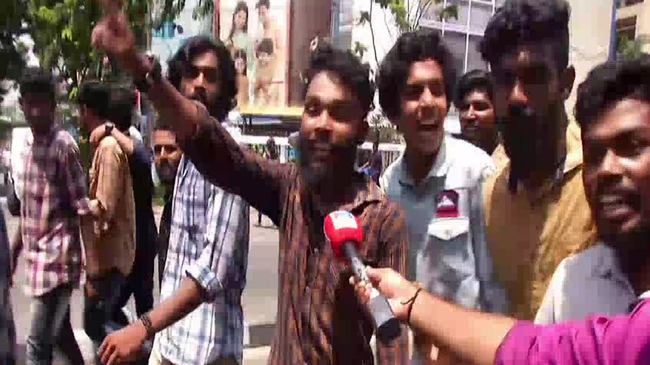 മരച്ചുവട്ടില്‍ പാട്ടുപാടി; നെഞ്ചത്ത് കത്തി കുത്തിയിറക്കി; വധശ്രമത്തിന് കേസെടുത്തു | Trivandrum Unive