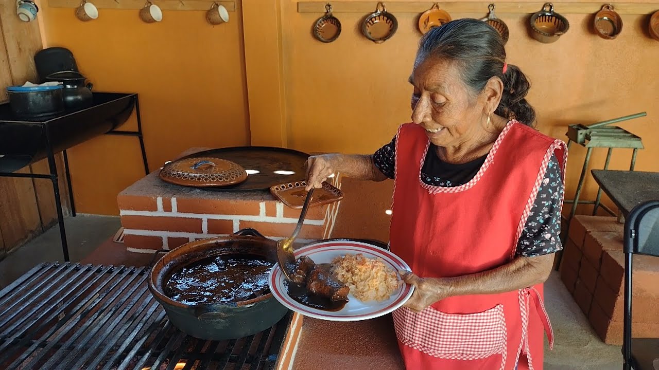 Hoy Les Cocine La Mejor Carne De Puerco En Chiles Pasilla Con Su Arroz Rojo | DOÑA LUPITA