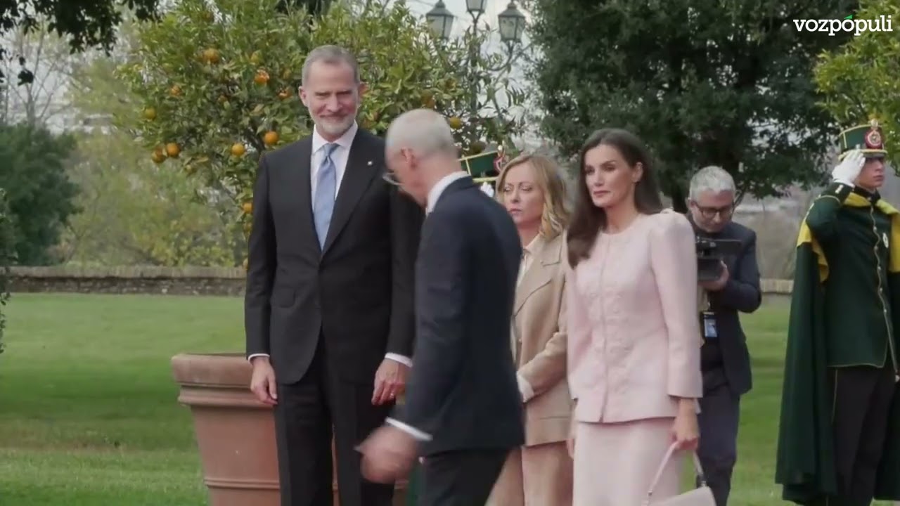 El momento de confusión de los Reyes Felipe y Letizia en su encuentro con Meloni
