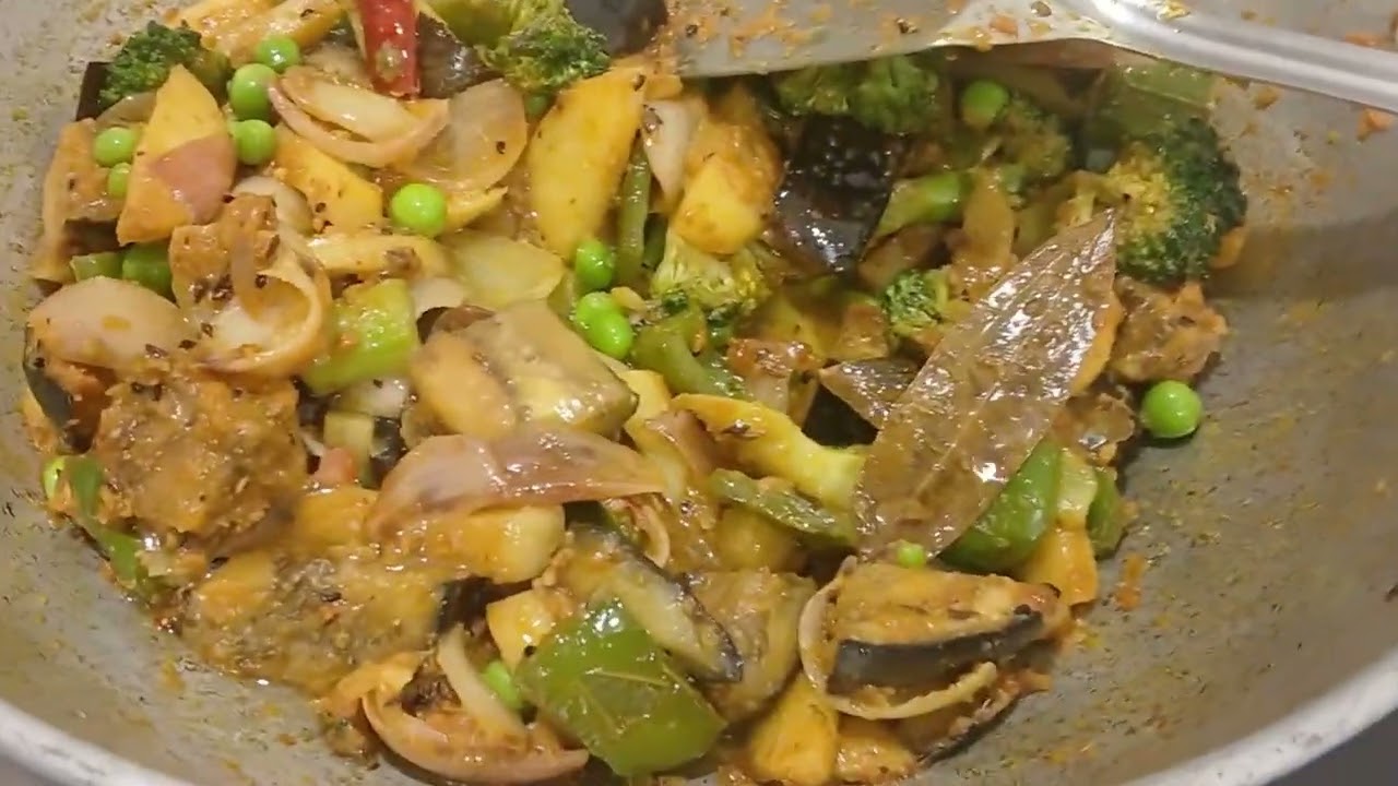 পাঁচ রকম সবজি দিয়ে পনির রান্না বন্ধ দিকে পাশে থাকার অনুরোধ রইলো #food #diningseries #cooking 🫛🥦