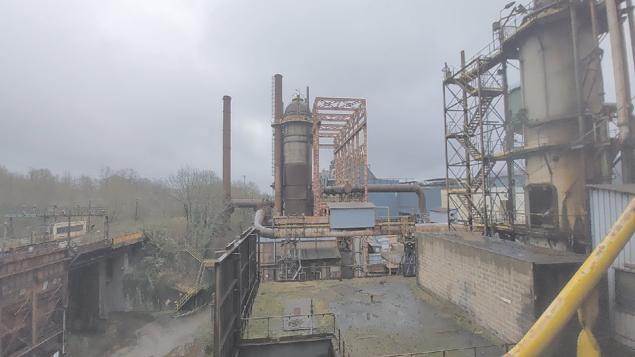 Wir erkundeten dieses stillgelegte Stahlwerk. Es war nicht das beste Wetter, Nass und Kalt