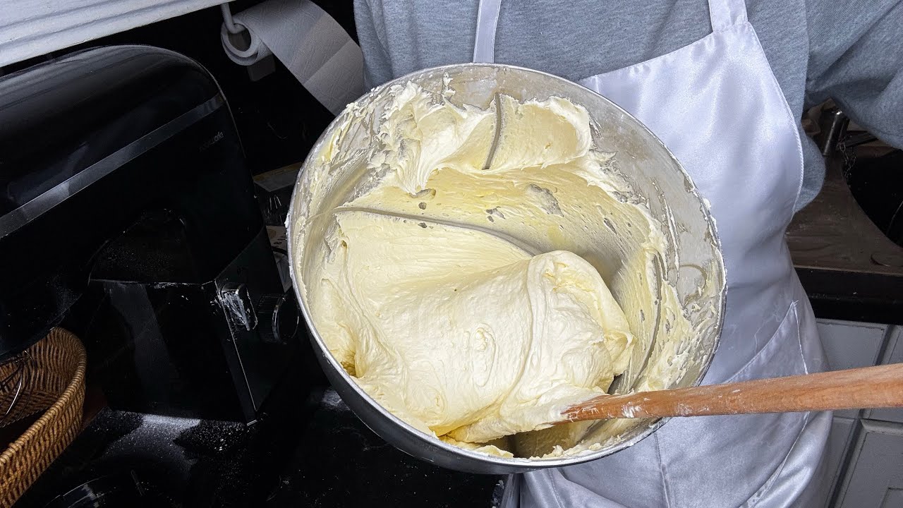 First Attempt at Making Buttercream (Beginner Baker) 👩‍🍳 