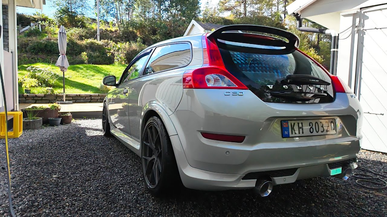 Cleaning the C30 R-design After a Road Trip