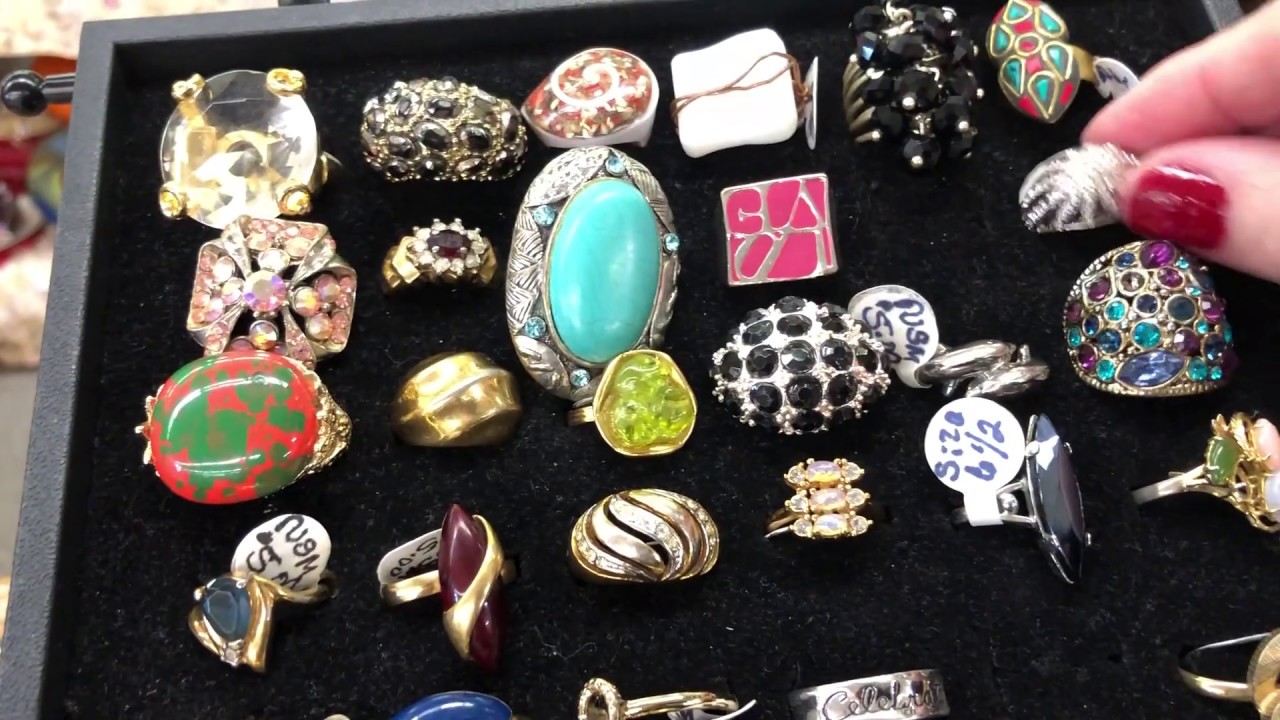Antique Mall Shopping in My Favorite Vintage Jewelry Booth