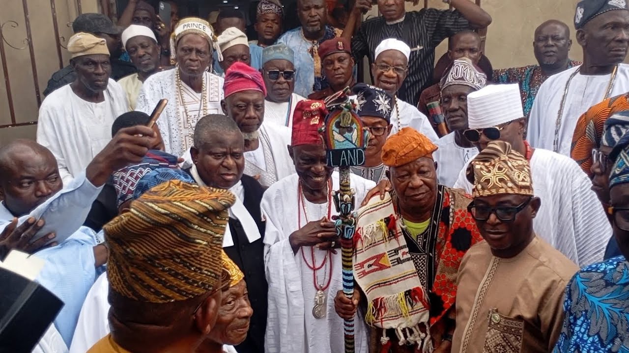 PRESENTATION OF AWUJALE STAFF OF OFFICE TO FUSEGBUWA ROYAL FAMILY IJEBU ODE RACE OF NEXT AWUJALE 