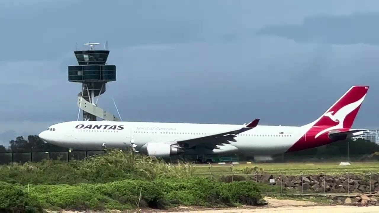 A Qantas A330-200 has to abort it’s takeoff due to the sudden change in wind direction