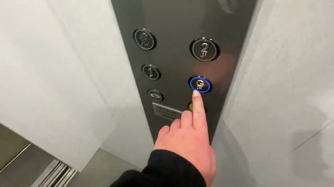 Flashing indicator! Direct Lifts hydraulic lift @ 566 Ruthven Street, Toowoomba City, QLD