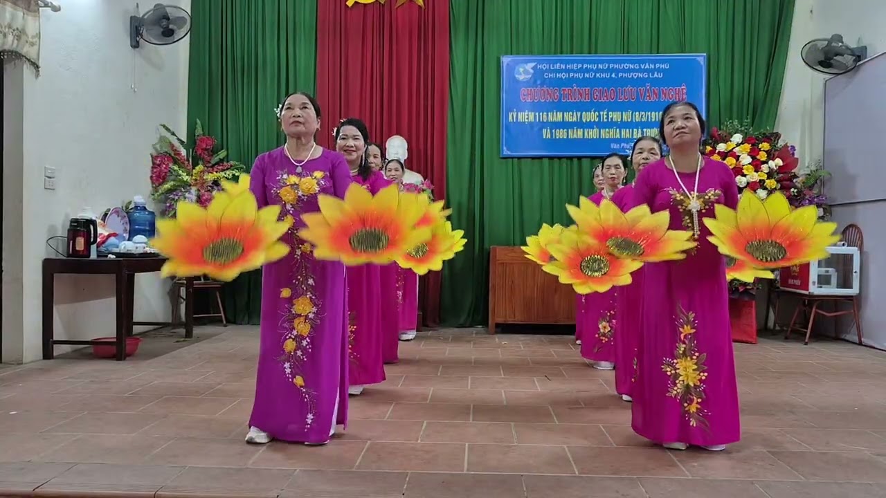 Hương sen dâng bác do các cụ U70 phượng an biểu diễn