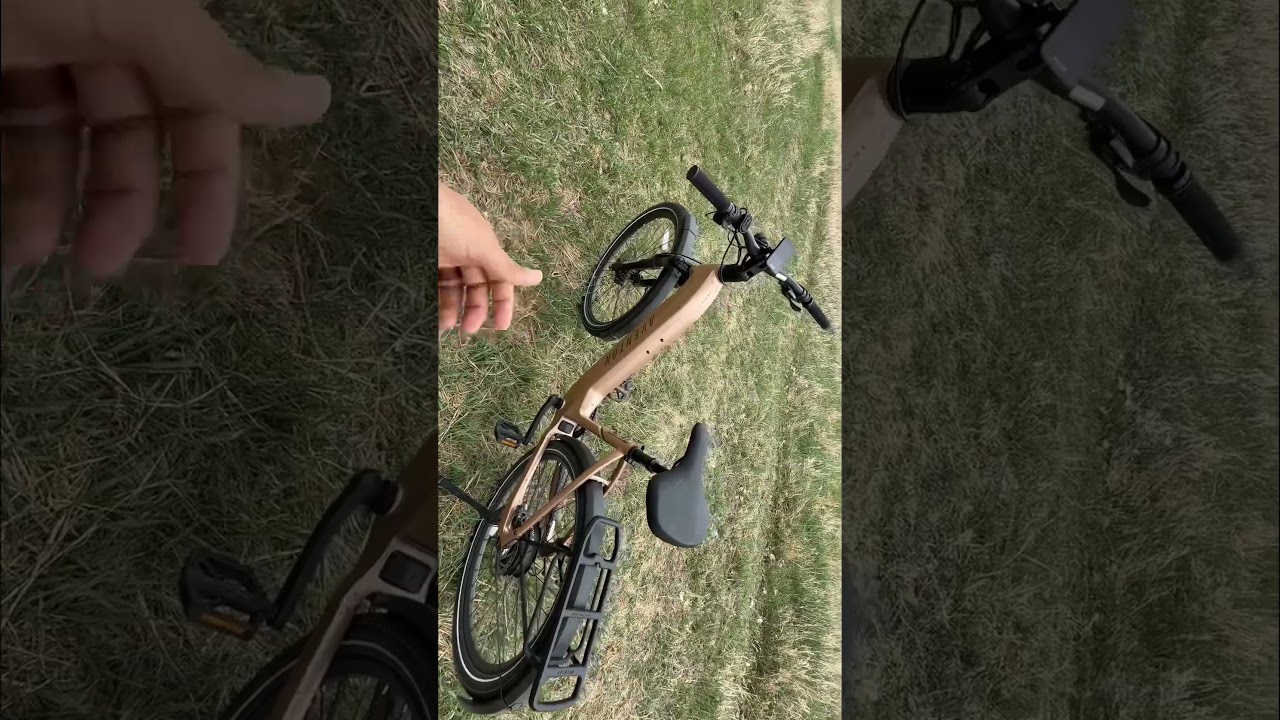 Once of the best features I&rsquo;ve ever seen on an e-bike (Aventon Level 3 Step Through) #ebike #tech