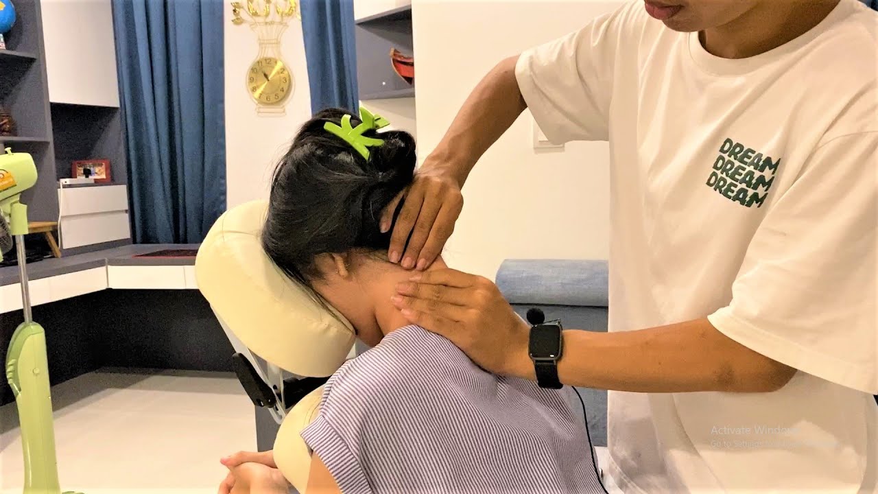 ASMR Relaxing Shoulder Massage !