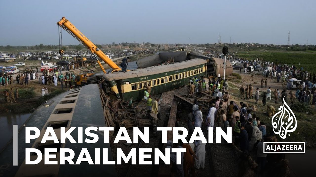 At least 30 killed after train derails in southern Pakistan