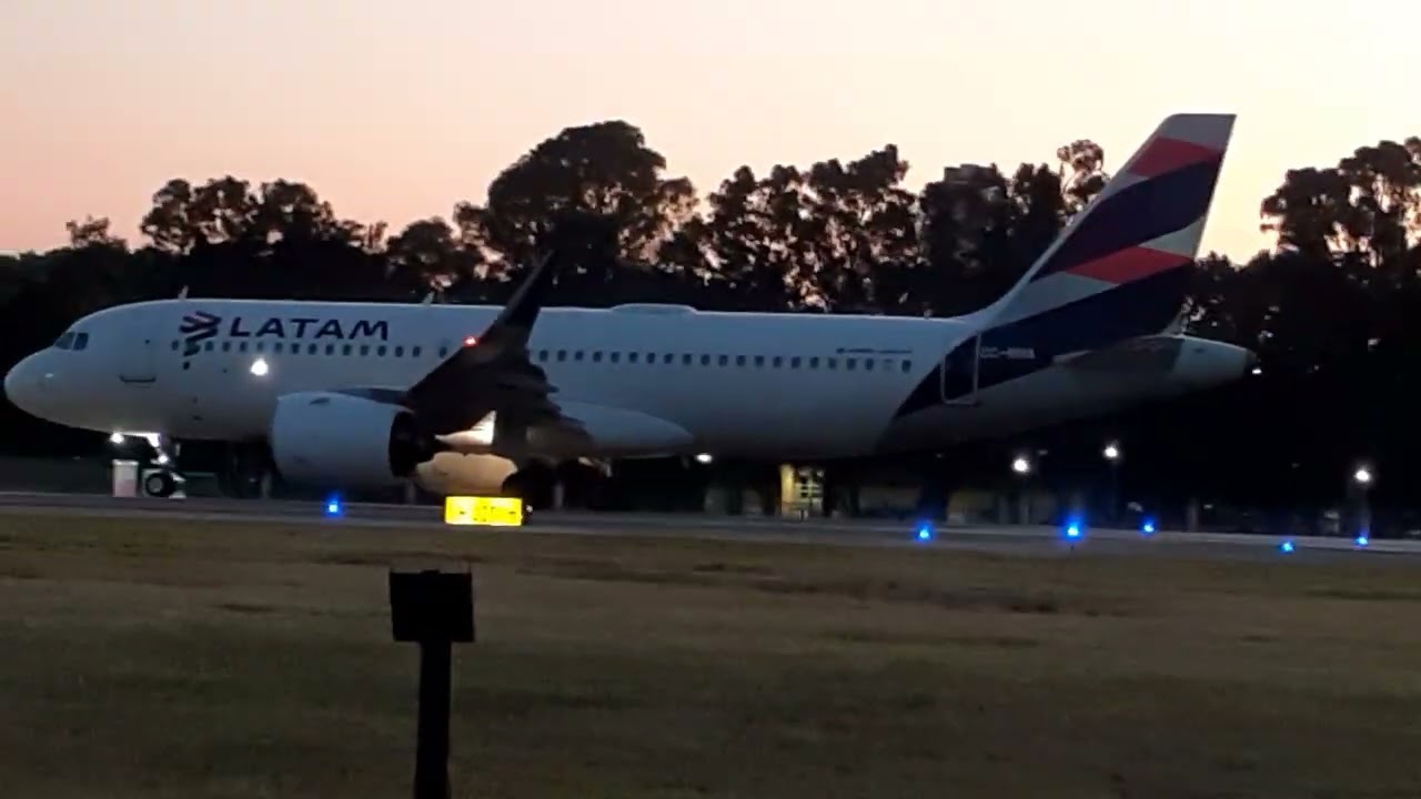 Airbus A 320 LATAM CC-BHA  