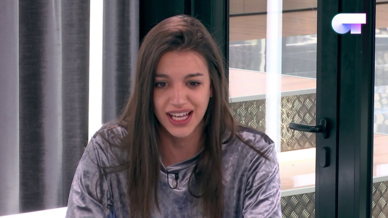 Ana Guerra canta 