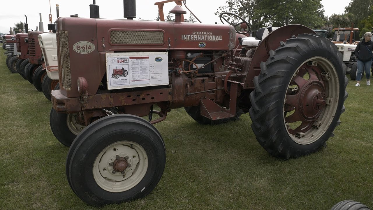 1968 International B-614 Tractor