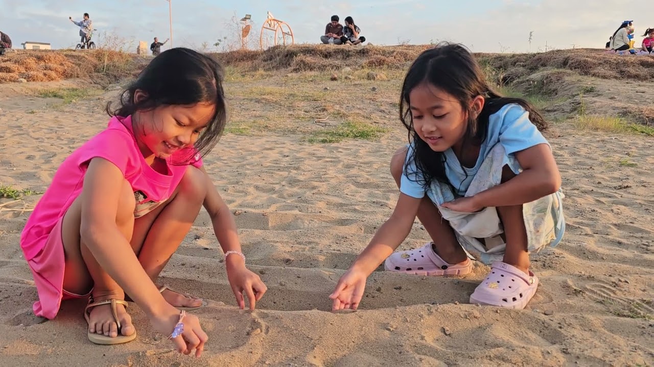 Play in the sand and find how interesting moment at koh norea 