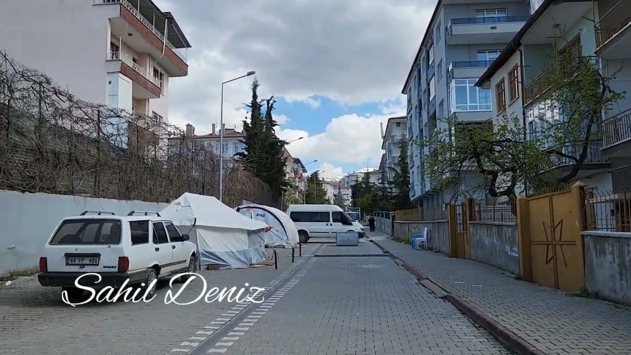 Malatya Hacı Abdi ve Zaviye Mahallesi sokaklarında depremin izlerinin peşinde