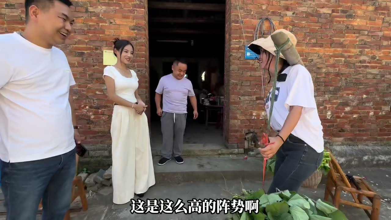 万众期待，娟姐即将到来，二花提前挑菜来帮忙