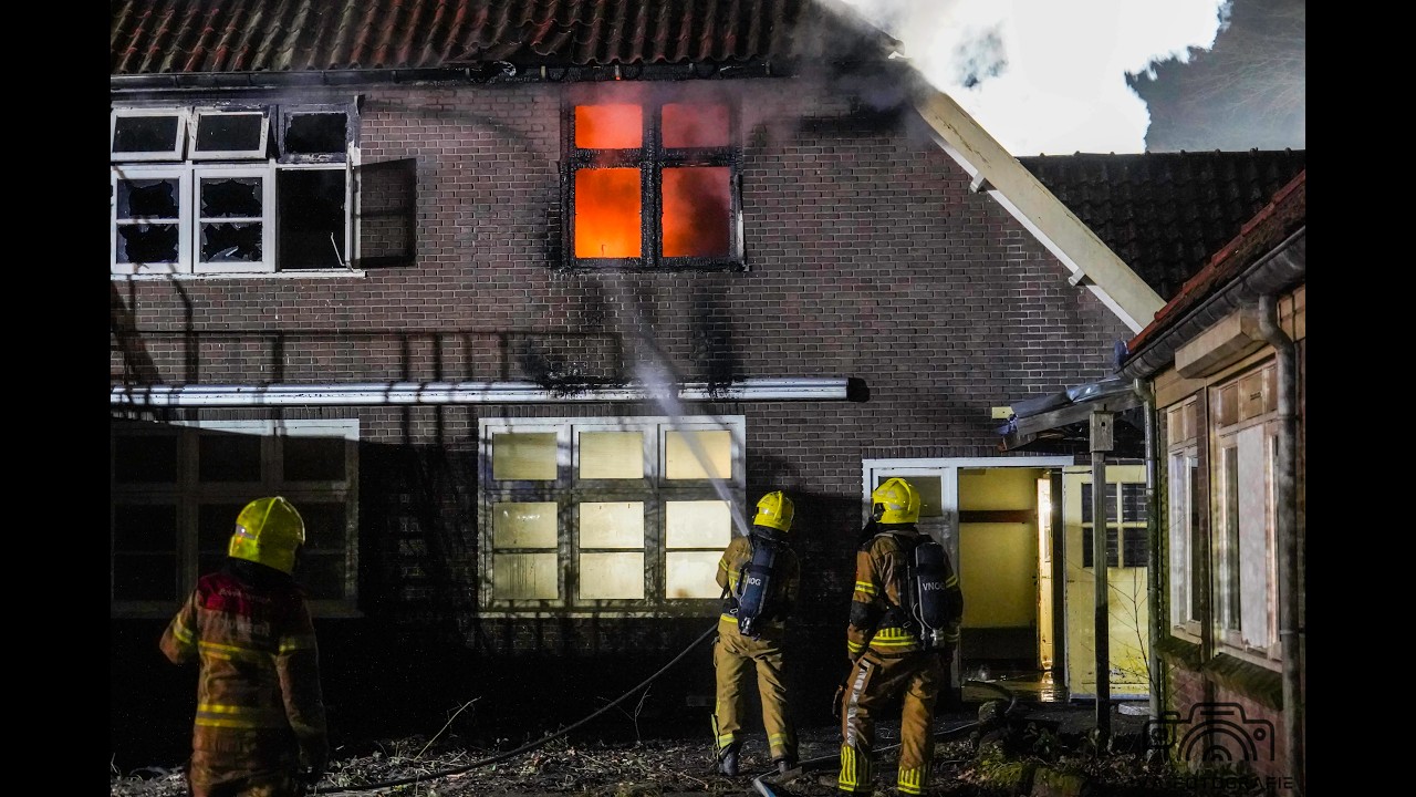 Grote brand in leegstaand pand bij zorginstelling Apeldoorn.