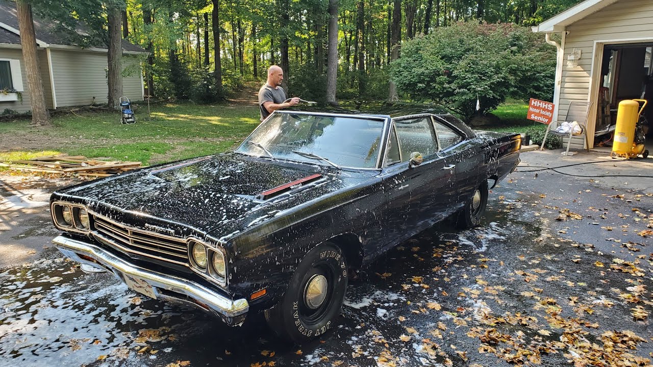 Полностью оригинальный... Plymouth Roadrunner 426 Hemi 1969 года выпуска.