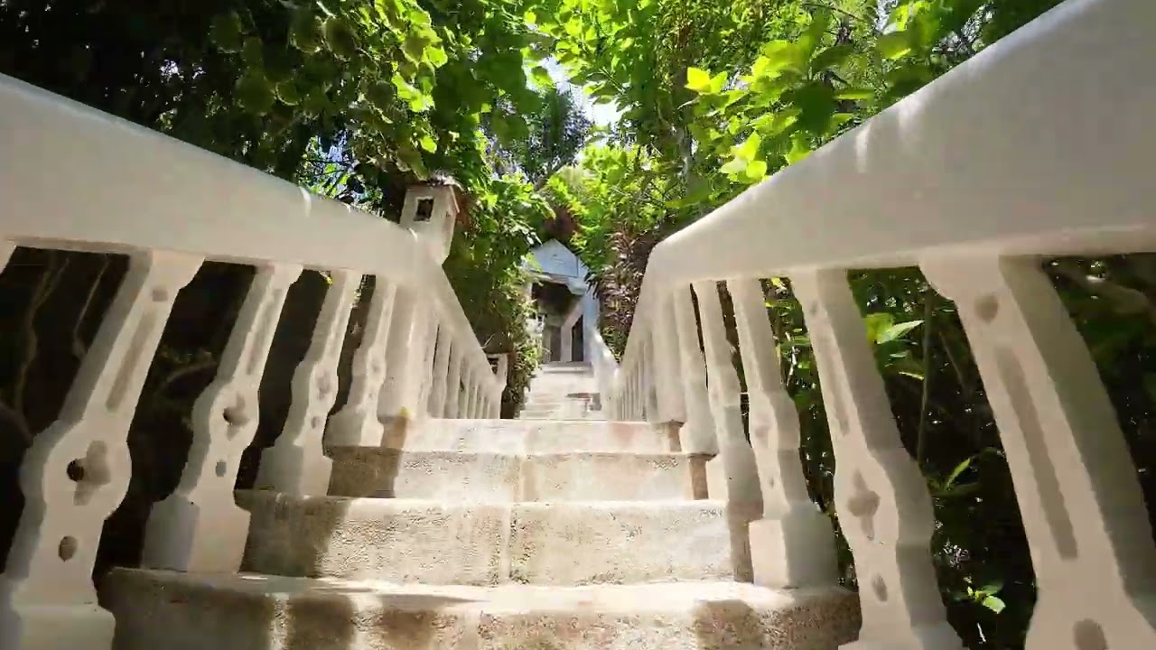 Diniwid Beach, Boracay, FPV cinematic stairs