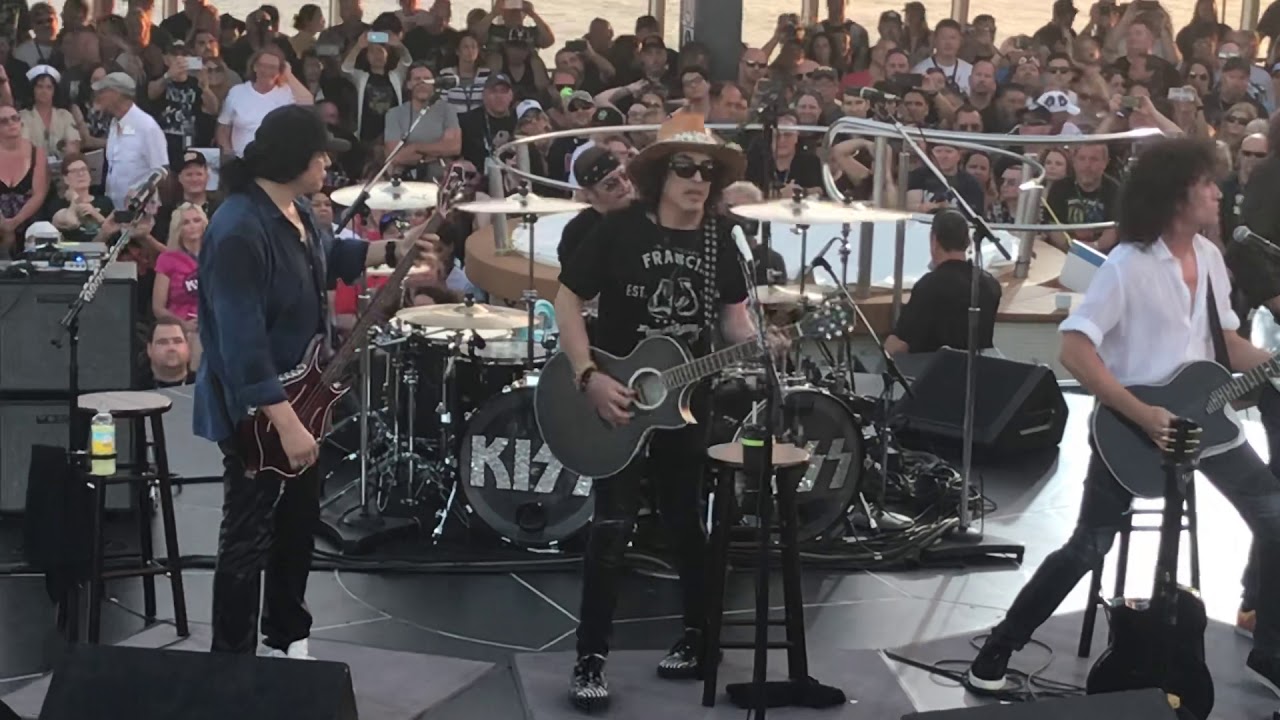 KISS Kruise IX - KISS & Bruce Kulick acoustic Hide Your Heart / She