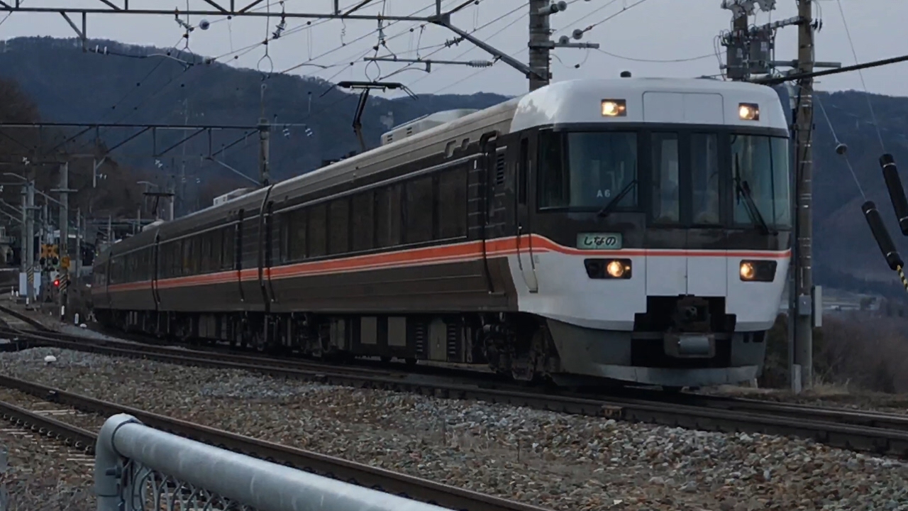 383系特急しなの高速ジョイント音！！ 姨捨駅にて 警笛あり