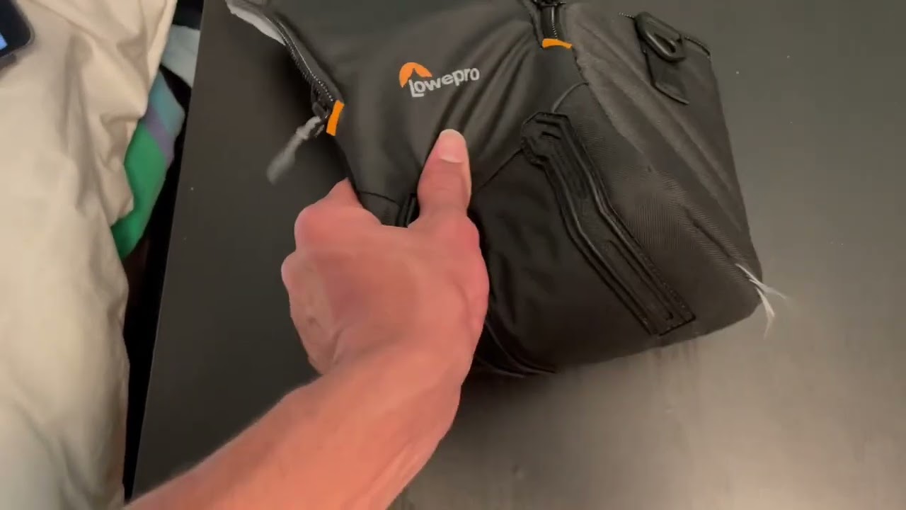 Lowepro Adventura SH 120 III 3L Shoulder Bag for Viewfinder and Full Frame Mirrorless Cameras Review