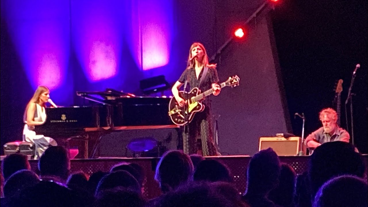 River - Lizzie Weber and Markéta Irglová (First Live Performance)