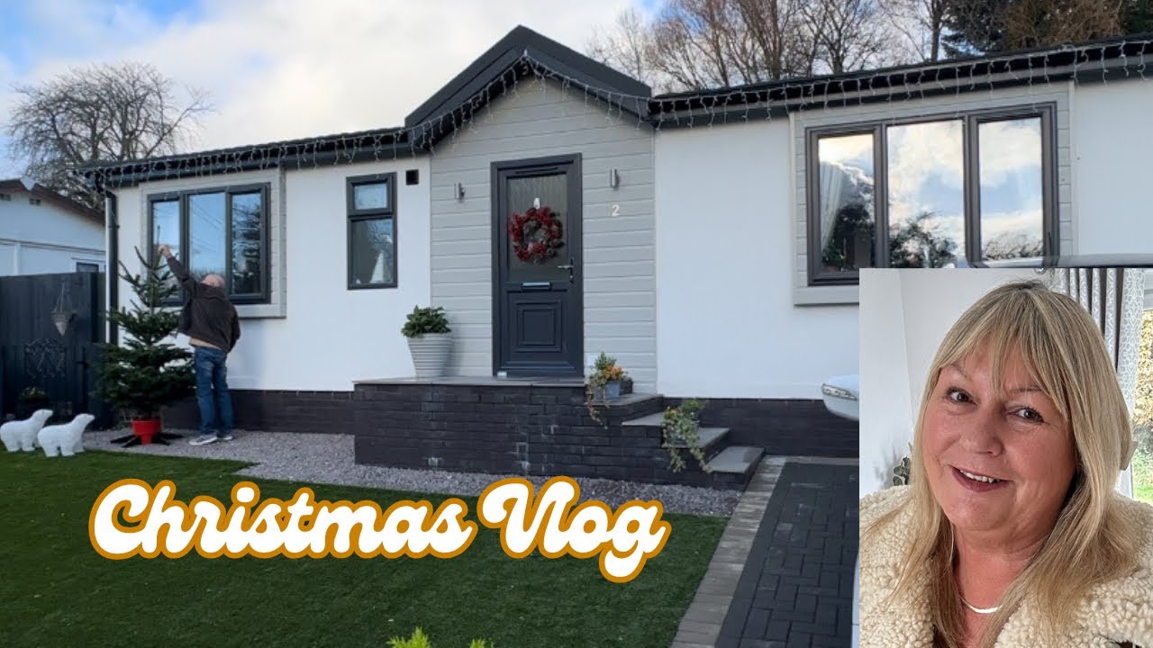 Day in the life  🤶 Outside decor ❄️ H & M🎄Chatty Vlog