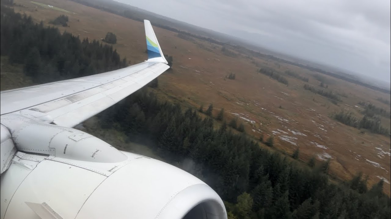 Alaska Boeing 737-700 Rainy Takeoff Yakutat Airport (PAYA)