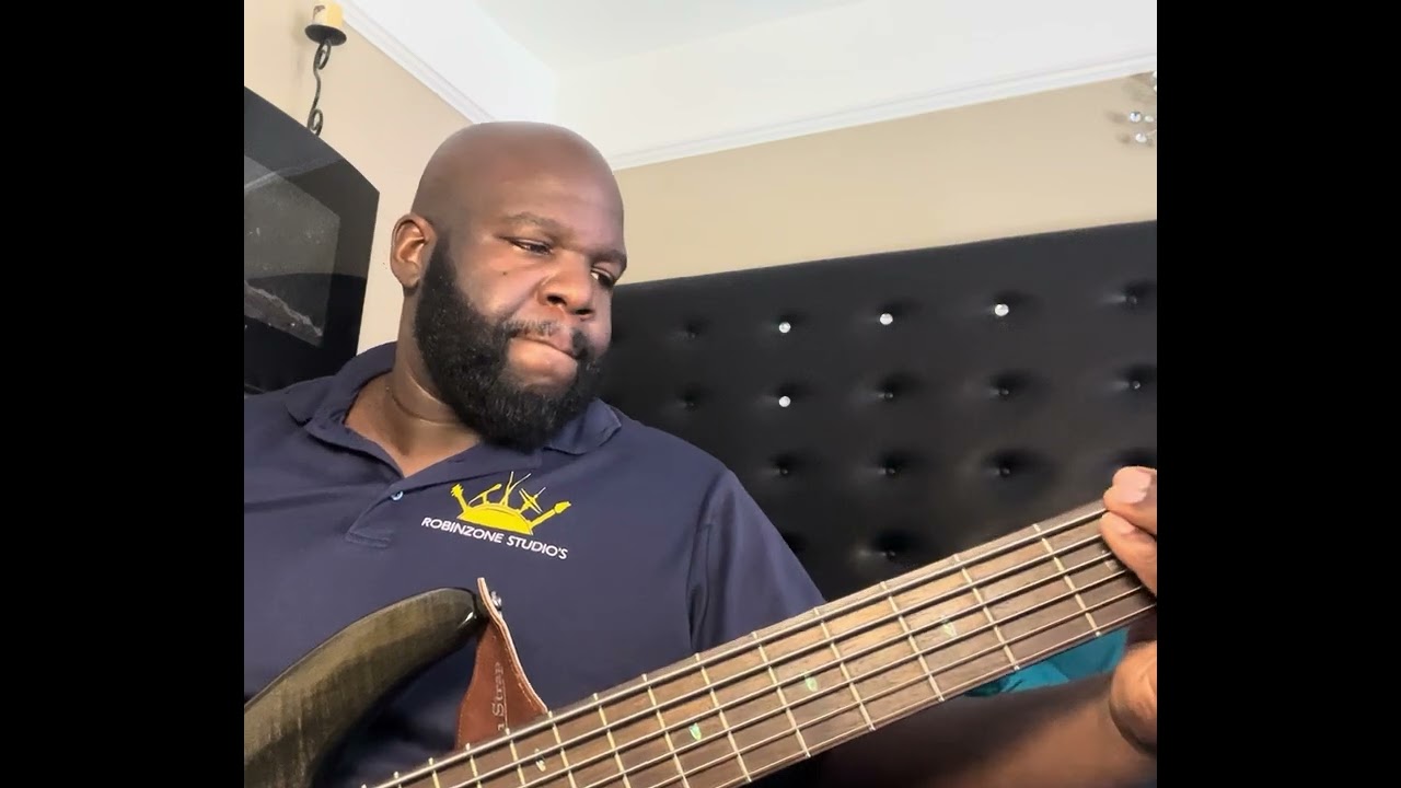 Creating a bassline centered around the chromatic scale 