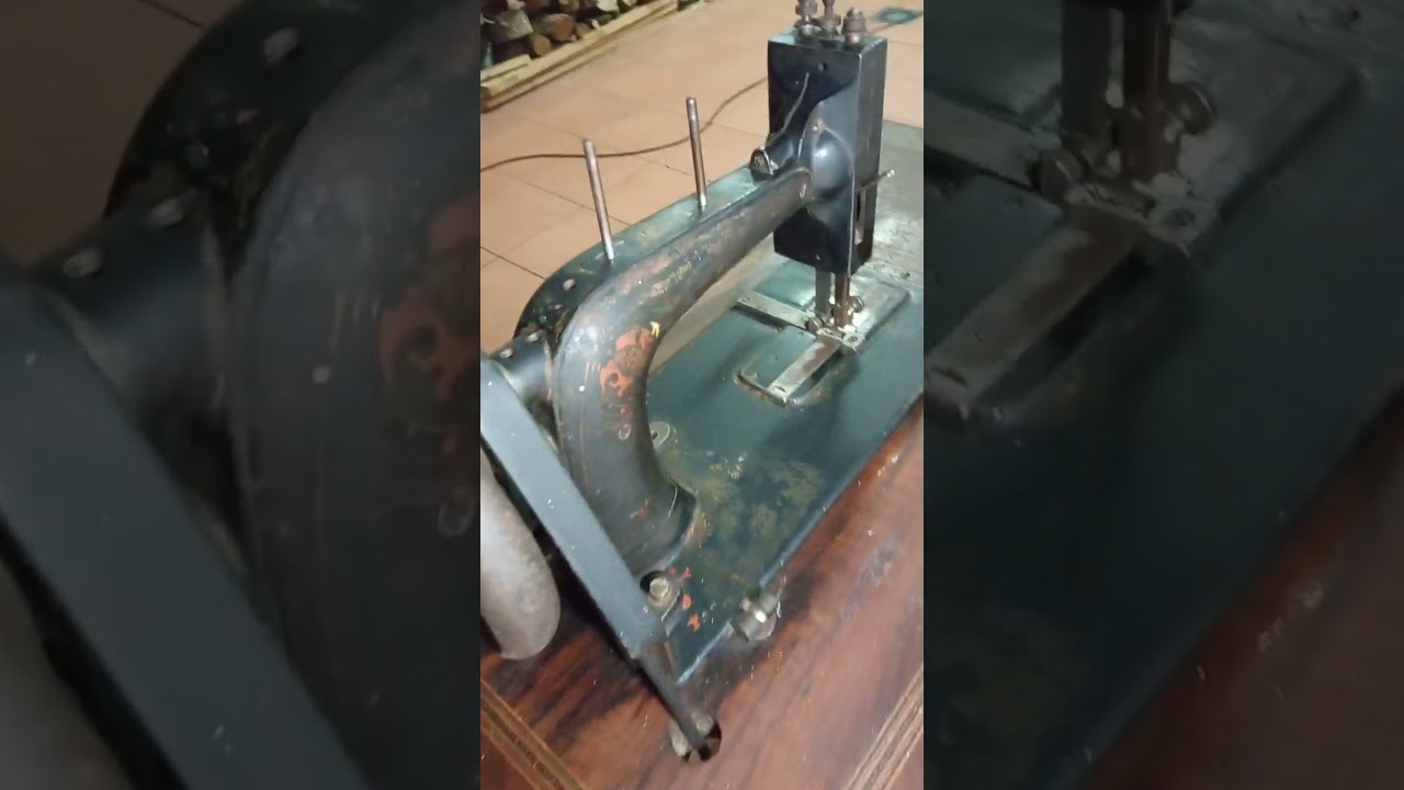Antigua maquina de coser marca WERTHEIM 1865