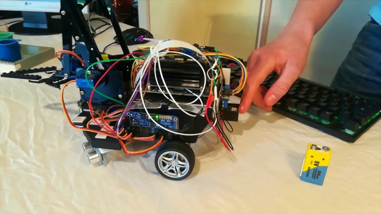 Le Klean'Bot, robot autonome ramasseur de déchets