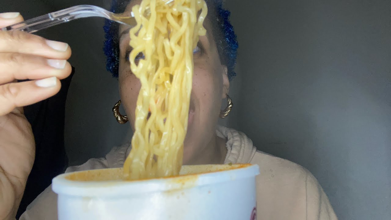 ASMR eating hot ramen noodles and cookies 