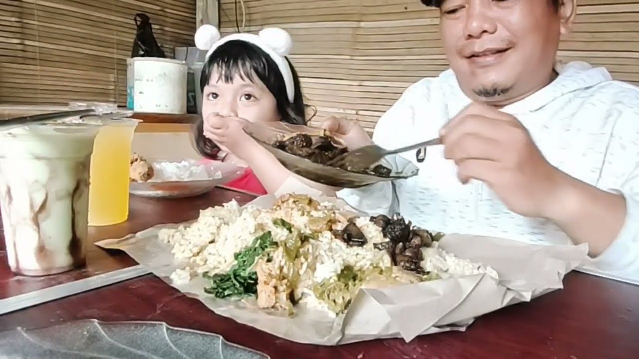 KEHIDUPANKU DI KAMPUNG | Makan Bareng Si Bungsu | NasPad 2 Bungkus + Ati Ampela Masakan Sendiri 😋